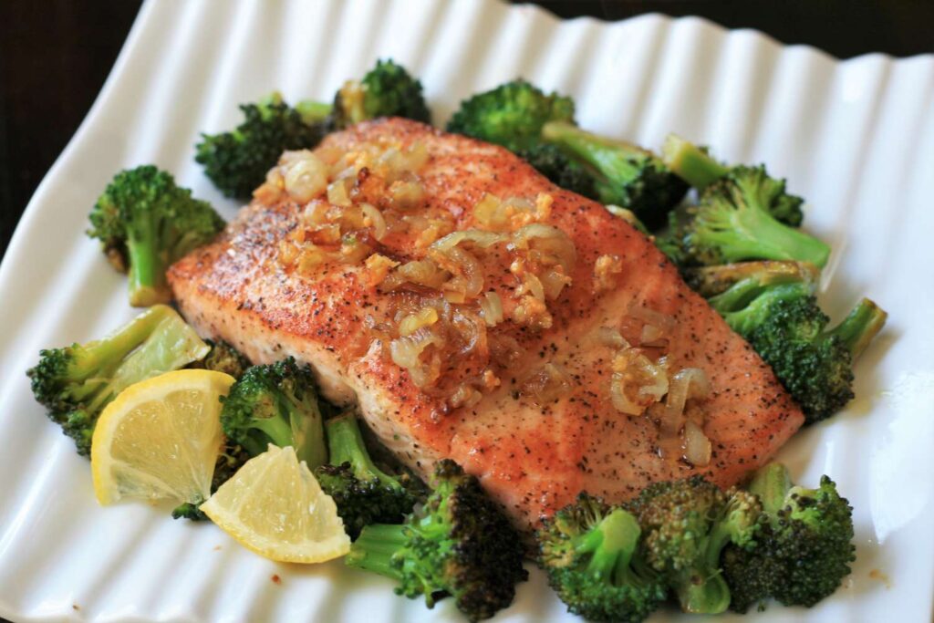 7 Healthy Reasons to Add Baked Salmon with Broccoli to Your Weekly Menu