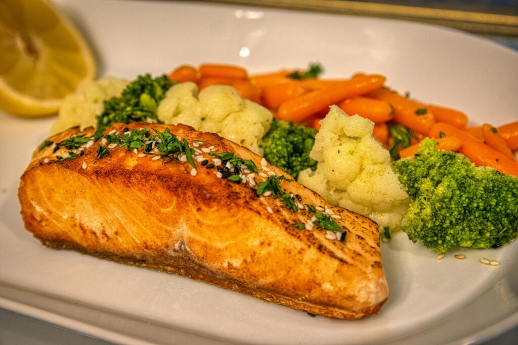 🔥 "7 Irresistible Reasons to Love Grilled Salmon with Steamed Vegetables"