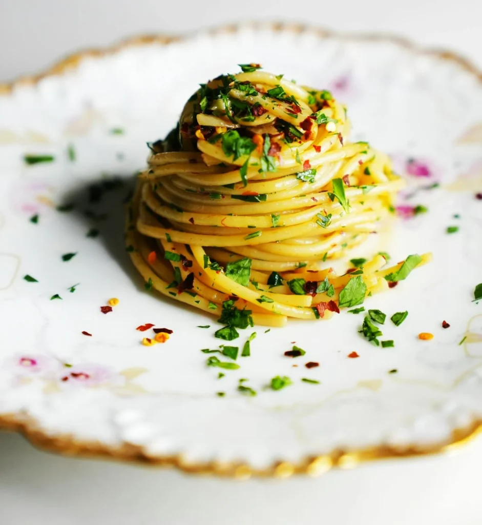 7 Reasons Why Easy Spaghetti with Garlic and Olive Oil Should Be Your Go-To Weeknight Meal
