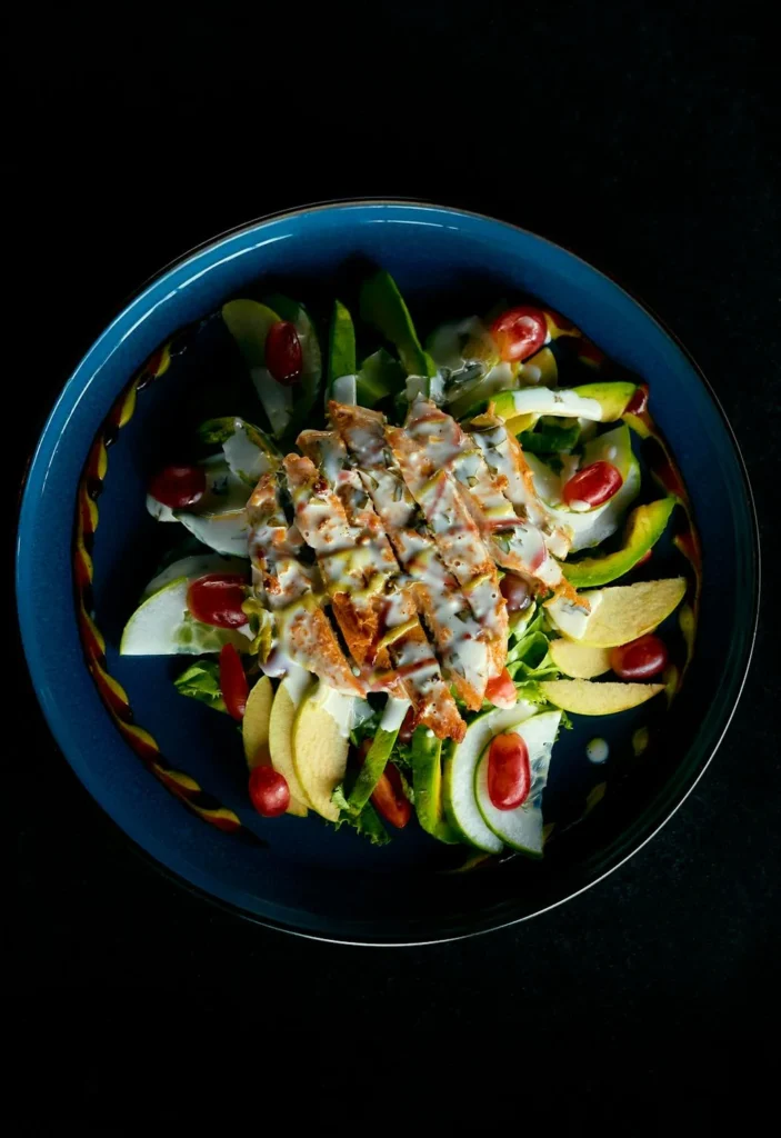 "7 Reasons to Love Grilled Chicken and Avocado Salad: A Perfect Blend of Freshness and Flavor"