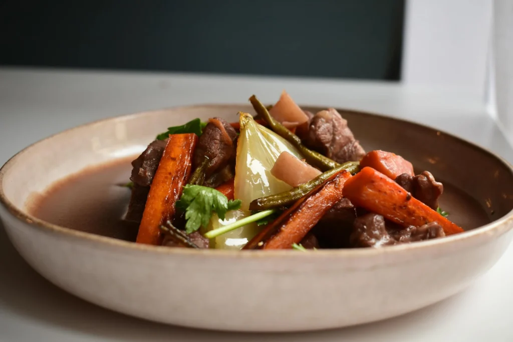 “1 Hearty & Irresistible Slow Cooker Beef Stew Recipe That’s Pure Comfort in a Bowl”