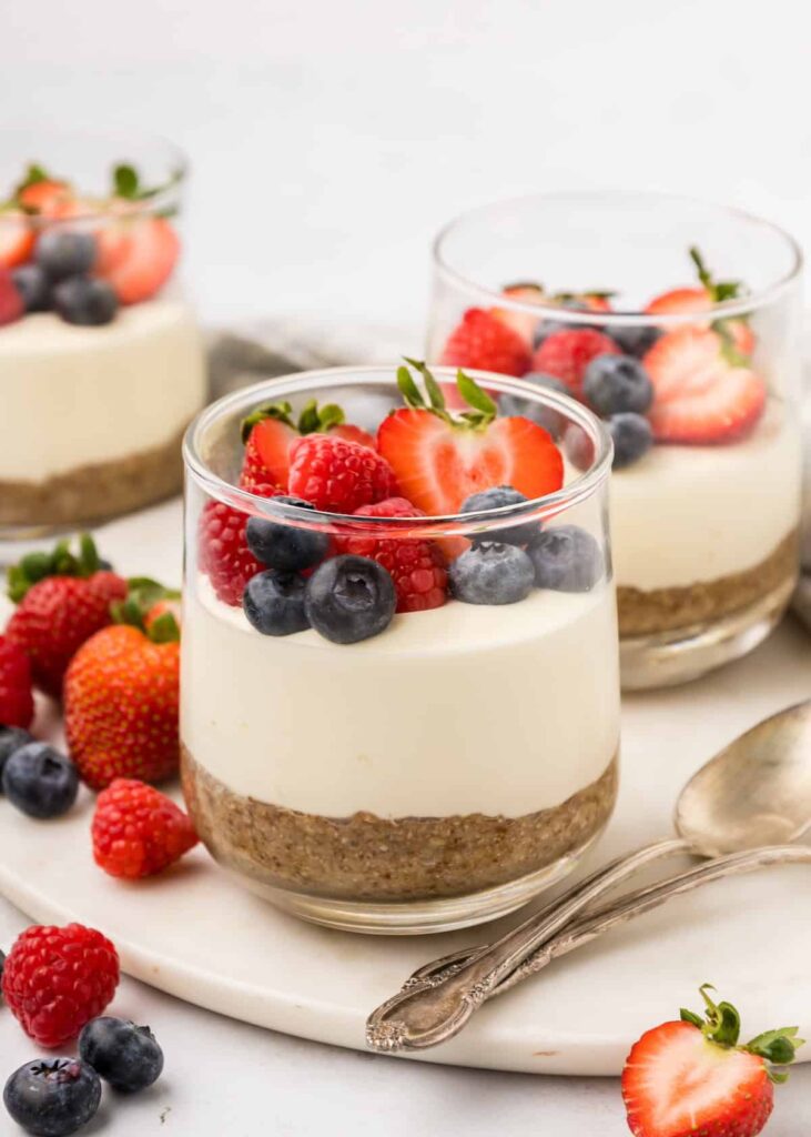 "5 Reasons to Love No-Bake Berry Cheesecake Cups: A Simple, Sweet, and Stunning Dessert"