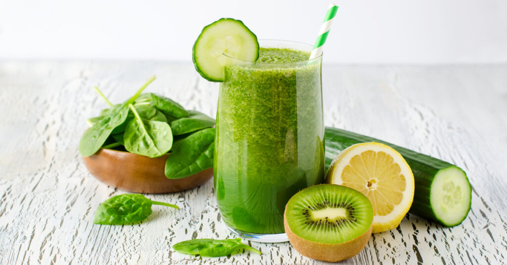 8 Amazing Benefits of Drinking Refreshing Kiwi Spinach Green Juice Daily