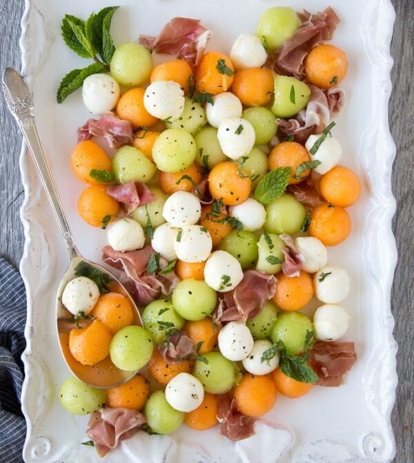 7 Reasons to Love Melon & White Cheese Salad: A Refreshing Twist on Summer Eating