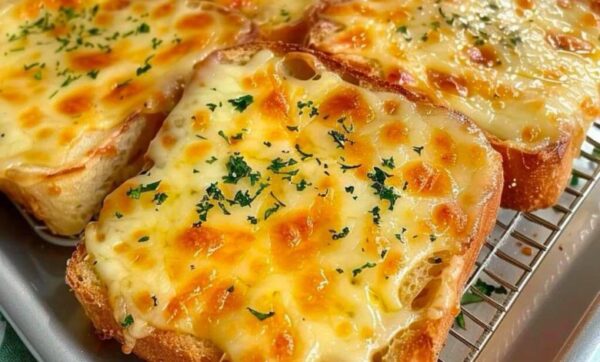 10 Reasons to Love Cheesy Texas Toast: The Ultimate Comfort Food Guide